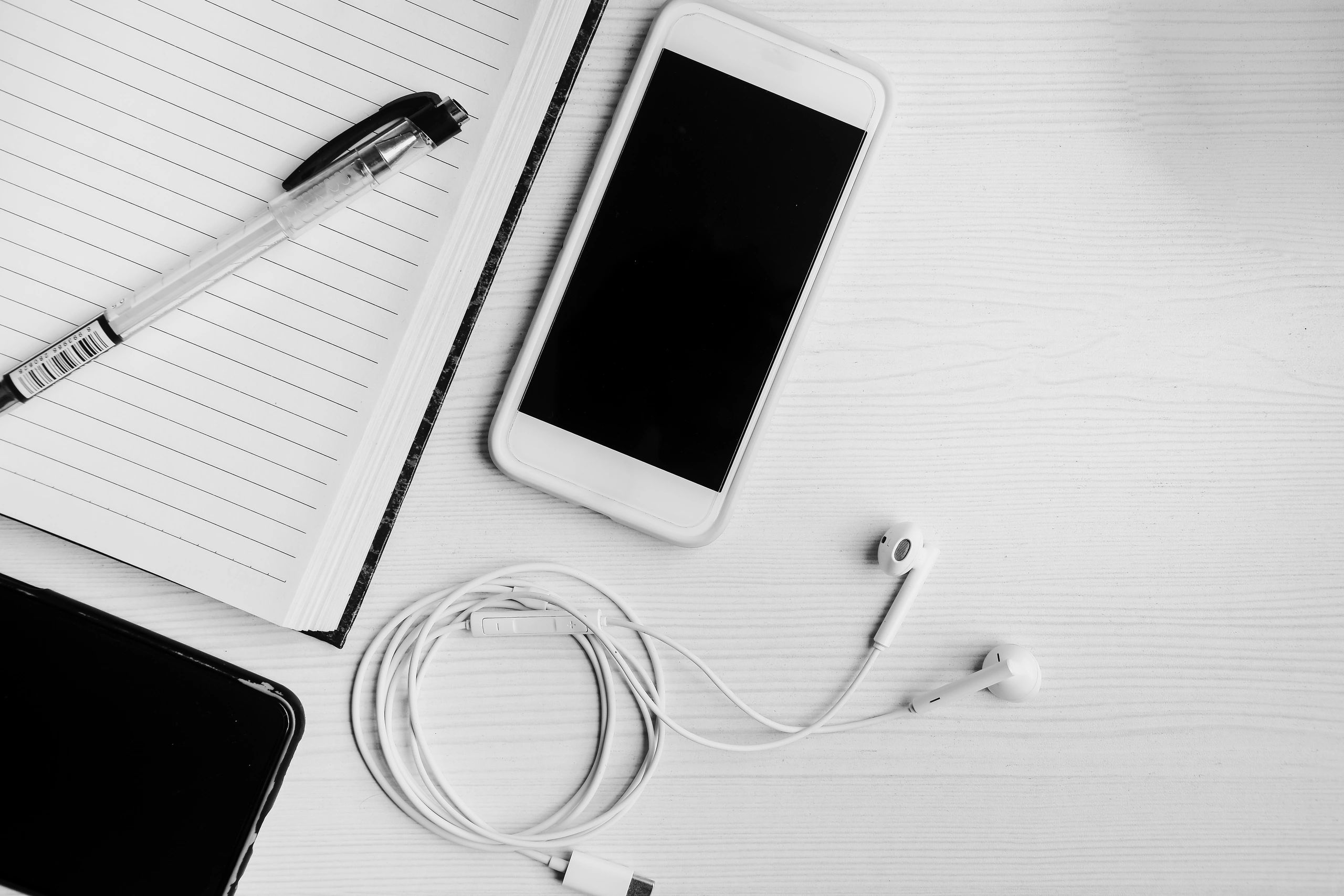 Mobile accessories arranged on a desk
